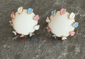 Vtg Crown Trifari White Lucite Buttons Pink Blue Enamel Clip On Earrings Gold - Picture 1 of 12