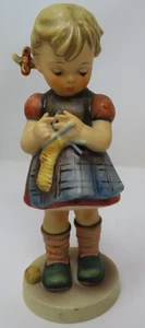 Statuina porcellana Goebel Hummel ragazza "Un punto nel tempo" TMK4 1963 255 - Foto 1 di 5