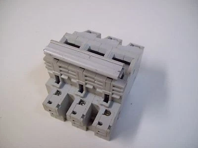 LEGRAND 215 04 PORTAFUSIBLES CON FUSIBLES - USADO - ENVÍO GRATUITO Foto 1 de 4