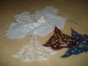 11 Weihnachtsdeckchen / Aufleger Glocken Tannen Baumwolle weiß bestickt Schweiz - Bild 1 von 6