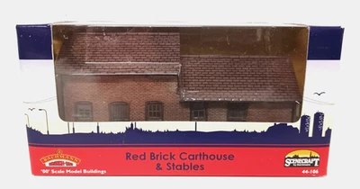 BACHMANN 1:76 SCENECRAFT 44-106 RED BRICK CARTHOUSE & STABLES OO GAUGE NEW BOXED - Image 1 of 4