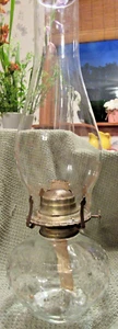 vintage glass oil lamp - Picture 1 of 4