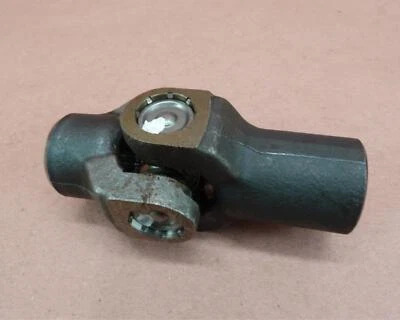 2001-2004 SUZUKI Intruder Volusia 800 VL800 UNIVERSAL JOINT GEAR YOKE - Image 1 of 4