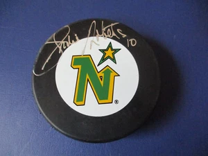 Disco de hockey Gordie Roberts autografiado firmado por los Minnesota North Stars * - Imagen 1 de 2