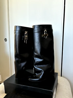 В основном новый Givenchy акула ботинки размер ЕС 42 (с мешками для пыли) - Изображение 1 из 4