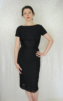 Vestido de cóctel vintage de Paula Brooks de los años 50 negro con ojales de encaje moveble XS/Sm Foto 1 de 4