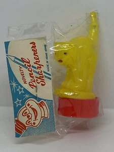 NIB Vintage: NOVELTY SCAREDY-CAT YELLOW Plastic Pencil Sharpener --1960s-70'S - Picture 1 of 3