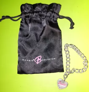 Barbie Club de Coleccionistas "Barbie" Pulsera con Dije Infantil con Bolso con Cordón - Imagen 1 de 1