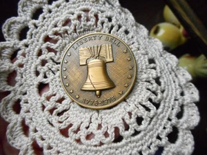 Liberty Bell Zweihundertjähriges Gedenkmünze / 1,5 Zoll - Bild 1 von 2