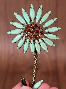 Vintage SIGNED WEISS Green + Amber Crystal Rhinestone Daisy Flower Brooch Pin - Picture 1 of 10