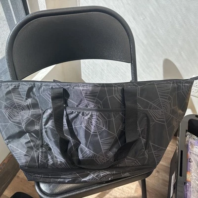 Thirty One 31 - Take and Bake Cooler - 黑色蜘蛛网 - 全新带标签万圣节 — 第 1/4 张图片