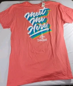CAMISETA EXCLUSIVA DE LOS PARQUES DE Disney Meet Me Here Disneyland para adultos talla xl nueva - Imagen 1 de 3