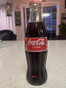 Christmas 1999 Coca-Cola Classic 8 Fl Oz Glass Bottle Full Santa Clause Vintage - Picture 1 of 4