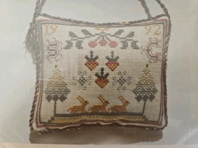 The Nostalgic Needle A SCOTTISH CHRISTMAS CUSHION Ornament Cross Stitch Pattern  - Image 1 of 3