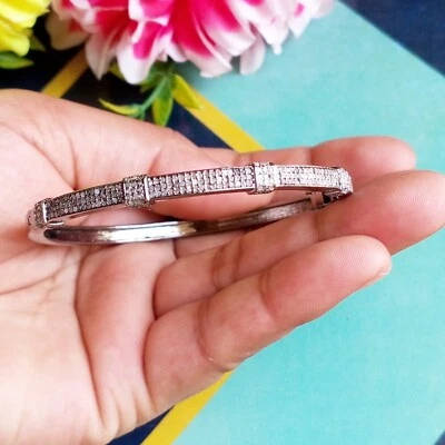 Brazalete de diseñador de diamantes pavé - Brazalete de plata de ley oxidada con bloqueo - Chispa Foto 1 de 4