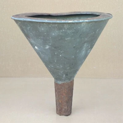 Ancien ENTONNOIR AVEC FILTRE en FER BLANC rustique old funnel with tin filter #2 - Photo 1/4