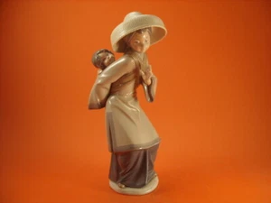 STATUINA LLADRO "Chinese with Baby on Her" - Imagen 1 de 7
