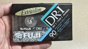 Eine Fuji DR-I 90 Minuten leere Audiokassette Tapes normal Extraslim, versiegelt - Bild 1 von 2