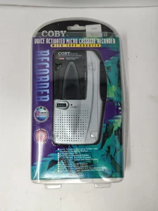 Grabadora de voz micro casete activada por voz Coby CX-R133 plateada nueva - Imagen 1 de 3