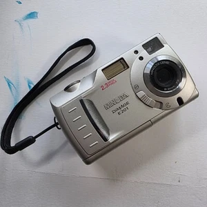 Minolta DiMAGE E201 2.3MP Digital Camera Japan +Case, Working. Some damage. - Picture 1 of 12