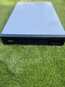 APC Smart-UPS 3000 VA LCD 230V Line-Interactive 1980W 9AC Outlets SMT3000RMI2U - Photo 1/8