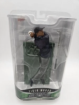 VINTAGE 2009 UPPER DECK TIGER WOODS PRO SHOTS TIGER IV SERIES 2 GOLF FIGURE - Image 1 of 2