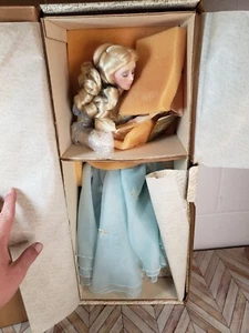 Vintage Franklin Heirloom Dolls Sleeping Beauty 19in Doll With Accessories - Picture 1 of 6