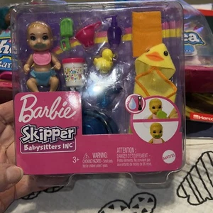 Barbie Skipper Babysitters Feeding & Bath Playset Mattel Blonde Doll New - Picture 1 of 20