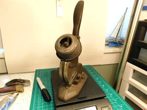 Vintage Bates Eyelets Automatic Eyeleter Hand Press Punch Tool MODEL 40 - Picture 1 of 18