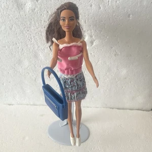 Barbie Fashionista Teresa braune Haare braune Augen Top Rock Sneaker Schultertasche - Bild 1 von 19