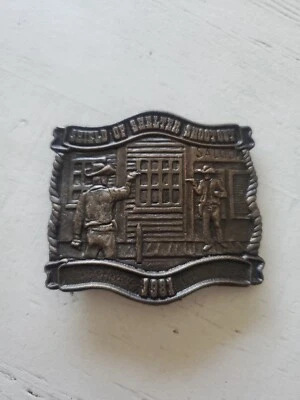 Escudo de bronce 1981 tiroteo cinturón hebilla país oeste tiroteo Foto 1 de 3