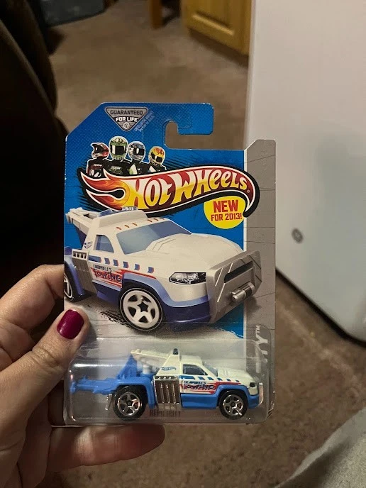 Hot Wheels 1:64 Tesla Model S Die-cast Car - DHX97