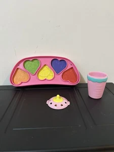 Bandeja de comida y taza de repuesto para muñeca Luvabella Mealtime Magic Mia - Imagen 1 de 2