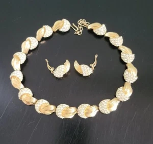 Vintage CINER Texture Gold Tone Pave Collar Necklace Clip On Earrings Runway SET - Picture 1 of 18