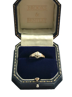 Anillo de oro de 9 quilates con racimo de diamantes estampado en oro 1980 anillo vintage talla N 1/2 Foto 1 de 4