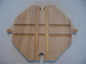 Juego de vías de tren de madera CROSS ROAD POINTS JUNCTION (se adapta a brio thomas aa) ~ NUEVO - Imagen 1 de 3