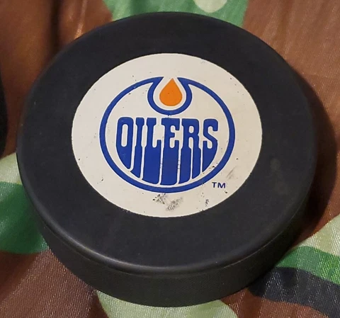 EDMONTON OILERS NHL VINTAGE LICENSED PUCK INGLASCO MADE IN CZECHOSLOVAKIA 🇨🇿 Cover