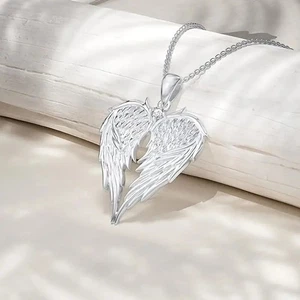 Sophisticated Jewelry Piece Elegant Heart Pendant with Creative Wings Theme - Picture 1 of 6