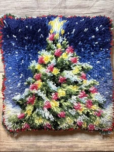 Latch Hook Rug Christmas Tree Lights Navy Blue Throw Pillow 18x16” - Picture 1 of 8