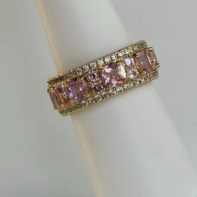 Anillo Bomb Party Talla 9 "Con Estrellas En Los Ojos" Cuarzo Rosa en Banda Dorada Foto 1 de 4