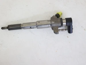 Injecteur (diesel) cylindre 4 Nissan NAVARA D23 140 kW 190 HP diesel 92004 - Picture 1 of 4