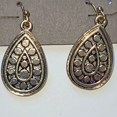 Pendientes colgantes Chico's diseño chapado en tono dorado nuevos Foto 1 de 4