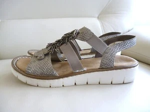 Rieker Gummi-Riemchen-Sandalen Taupe/Silber Applikationen Gr.38 ✅ NEUw. Fußbett - Bild 1 von 12