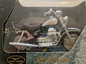Moto Guzzi California EV Roadrider Collection black and silver, new in box - Picture 1 of 7