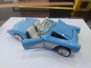 1957 Chevrolet Corvette 124 Scale Die Cast Model - Bild 1 von 6