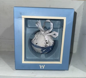 Wedgewood Jasperware 12 Days Of Christmas Third Day 3 French Hens Ornament 2009 - Bild 1 von 8