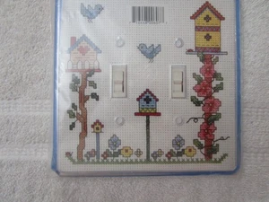 Kit piastra interruttore decoratore punto croce contato uccellini e casette uccellini (M.C.G.) - Foto 1 di 3
