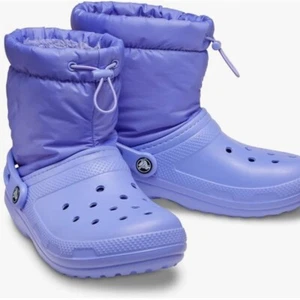 Crocs Unisex Clásico Forrado Neo Puff Sin Cordones Botas de Invierno Hombres 9 Mujeres 11 Violeta - Imagen 1 de 13