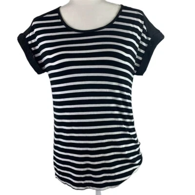 Top Christian Siriano para mujer de rayón blanco y negro a rayas hombro transparente talla pequeña Foto 1 de 4