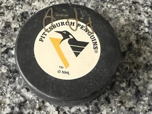 Penguins Jaromir Jagr Signed Autographed NHL Official Game Puck - Picture 1 of 3
